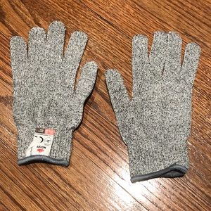 No cut cry gloves- prevent cuts on hand in kitchen